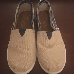 Girls size 1 new with tags TOMS